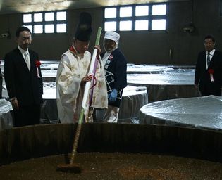埼玉県の醸造蔵が年に一度の伝統的式典を挙行　
自然豊かな神泉の郷で田植式・櫂入れ式