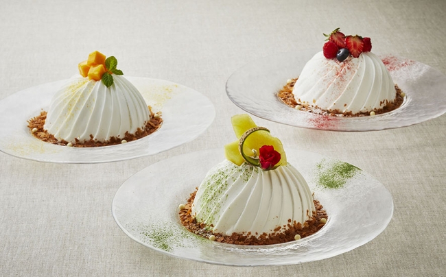 【ロイヤルパークホテル】“ふわふわ”のカキ氷×ケーキのハイブリットスイーツ「スノードームケーキ」が今夏も期間限定販売！