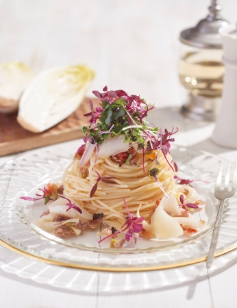 昆布〆アオリイカの冷製スパゲッティ 生ハムと山葵のソース
