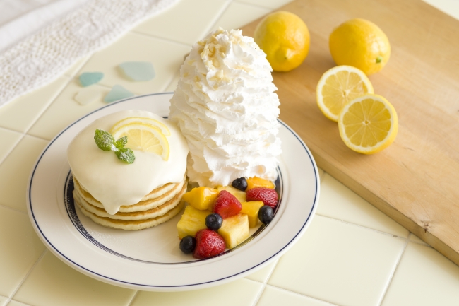 Eggs ’n Thingsから爽やかなレモン風味の濃厚レアチーズパンケーキが登場！「レアチーズパンケーキ」7月2日（月）～7月31日（火）期間限定販売