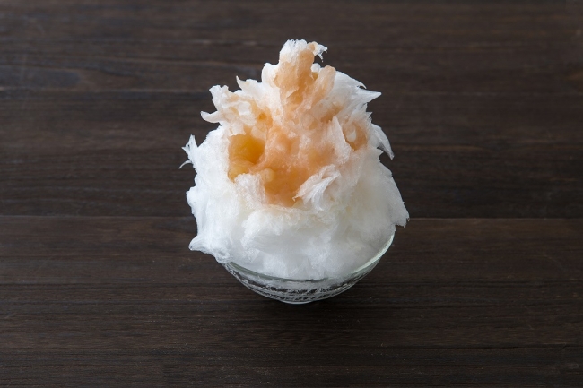 【白桃】  国産白桃の果肉をたっぷり使用し、繊細な甘みのさっぱりとしたシロップ