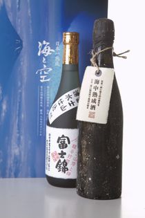 発売3日で完売！
富士山 頂(いただき)×駿河湾海底で熟成した日本酒　
今年も200セット限定で7月14日販売開始！