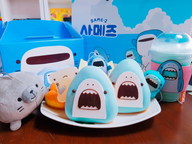韓国「DUNKIN’ DONUTS」の新商品キャラクターに「サメーズ」が登場！