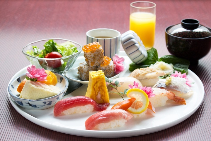 「鮑」と「牛ステーキ」のダブルメイン！ 東京・昭島市の会席料理店「昭和の森 車屋」が、８月限定の夏会席コースをご用意します