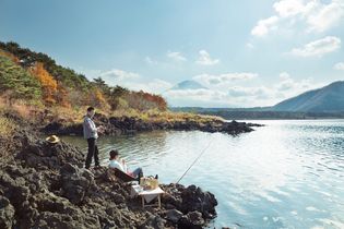 星のや富士（山梨県・富士河口湖町）
富士山と紅葉の織りなす景色を釣りを通して優雅に楽しむ
「紅葉富士グラマラスフィッシング」提供開始
実施期間：2018年10月25日〜11月25日