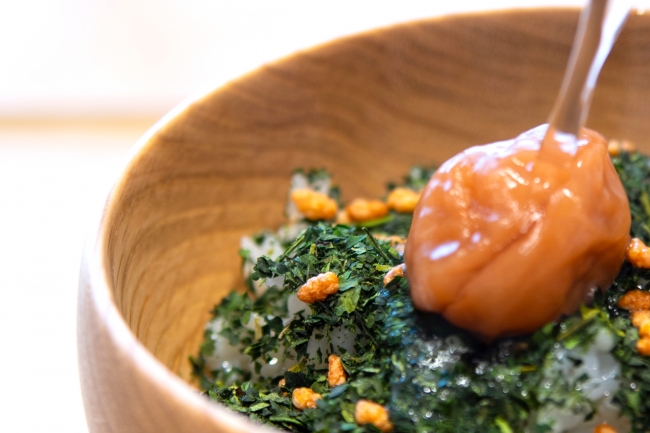 オリーブオイルに漬け込んだ「梅干し」を使用した東京茶寮の「梅茶漬け」がスタート！追いオリーブも可能。