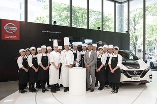 日産nismoシリーズがトシ・ヨロイヅカのチョコレートに
未来を担う車と未来を担うパティシエによる
コラボレーション企画
産学協同プロジェクトをレポート
