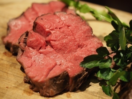 【肉好き必見】5種類の赤身肉が食べ放題！肉づくしのコースにソムリエ厳選のワインが飲み放題！『大人の肉祭り』を8月29日(水)限定で開催