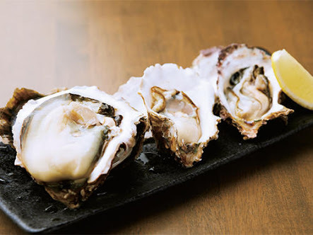 海のミルク・夏牡蠣と、牡蠣を入れて仕込んだ牡蠣専用オリジナルクラフトビールが味わえる！「麦酒庵日本橋本町店」で8月・9月限定！