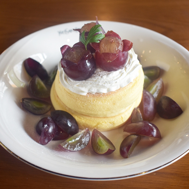 和歌山県かつらぎ町産３種のフルーツを使ったパンケーキ＆パフェが期間限定で登場!!