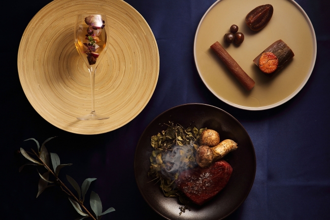 前菜　煮貝と秋野菜の冷製、中下：神戸ビーフと松茸　秋の枯葉の香り　右上：甲南漬とフォアグラ　各料理イメージ
