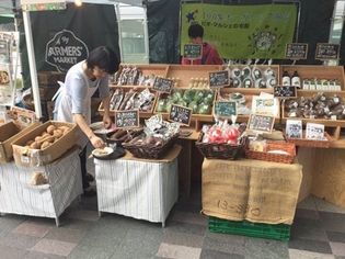 有機野菜の「ビオ・マルシェの宅配」、
JR博多駅前広場で開催の
「博多FARMERS’ MARKET」に出店