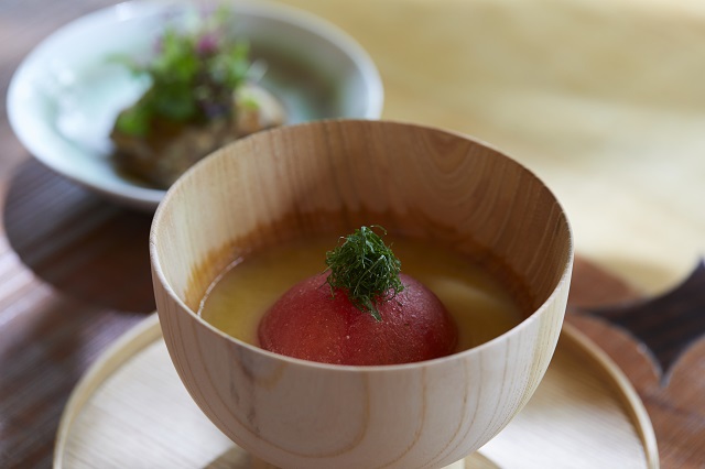 発酵をテーマにした食べる味噌スープの一品「丸ごとトマト汁」