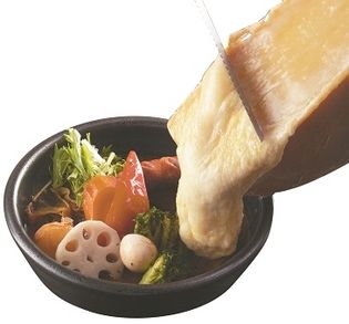 トータル１Kｇ！牛・豚・鹿・鶏・ハンバーグの6種類の肉を1皿で味わえる名物料理が、¥5,280⇒¥3,980に。炭火イタリアンの「ジビーノ門前仲町店」にて。