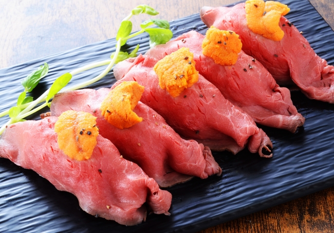 道産牛の雲丹のせサーロイン肉寿司(4貫1,600円)