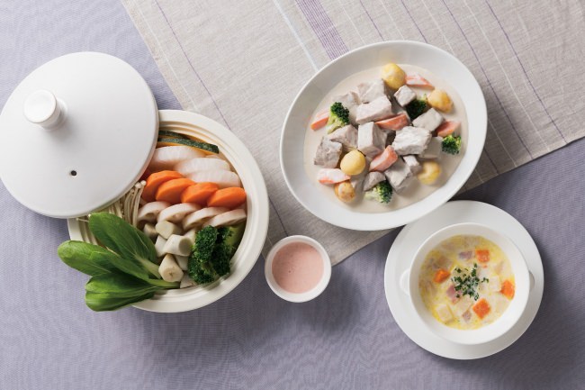 冬野菜のタジン鍋／仔牛のブランケット（ディナー限定） ベーコンと根菜類のチャウダースープ