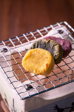 【手焼き七輪かんころ餅】昔ながらの「手焼き」で五島の郷土菓子「かんころ餅」をお楽しみいただけます。