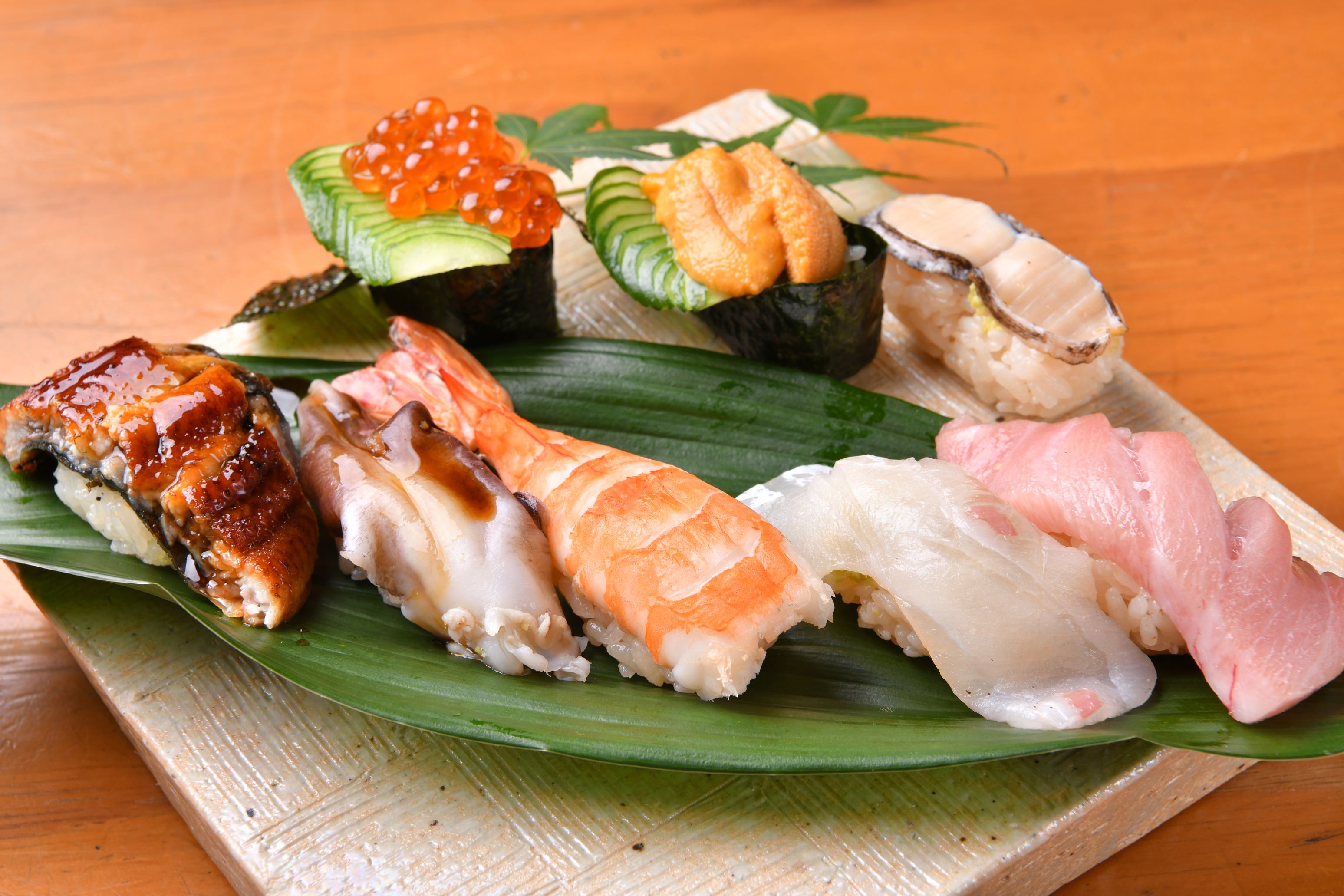 『大衆寿司 豊洲』1貫80円～約50種類の豊富なネタを用意