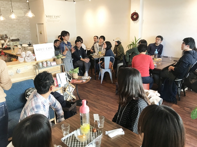 「こゆ野菜カフェ」には県外からのゲストや視察者が多数訪問。野菜の話を伝えたり、味の感想をシェアする機会も生まれています。