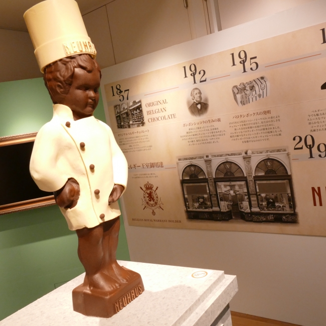 ベルギー「ノイハウス」が今回の為に作った、すべてがチョコレートで出来た小便小僧
