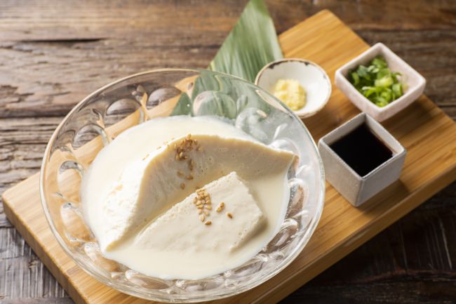 アラカルト：「アロハ豆腐」の豆乳とハワイの海水のにがりを使った「MINORI自家製豆腐の冷奴」