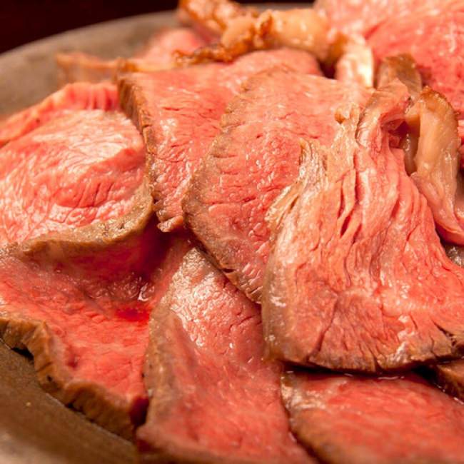 塊の肉を捌く、シェアする体験ができる！食べることを楽しむレストラン『炉窯ステーキ煉瓦』　