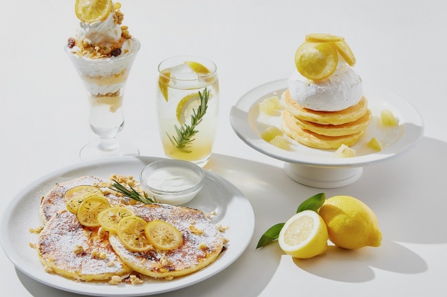 左上から時計回りに）瀬戸内レモンパフェ、グリーンティーレモネード、レモンパブロバのパンケーキ、レモンフレンチパンケーキ
