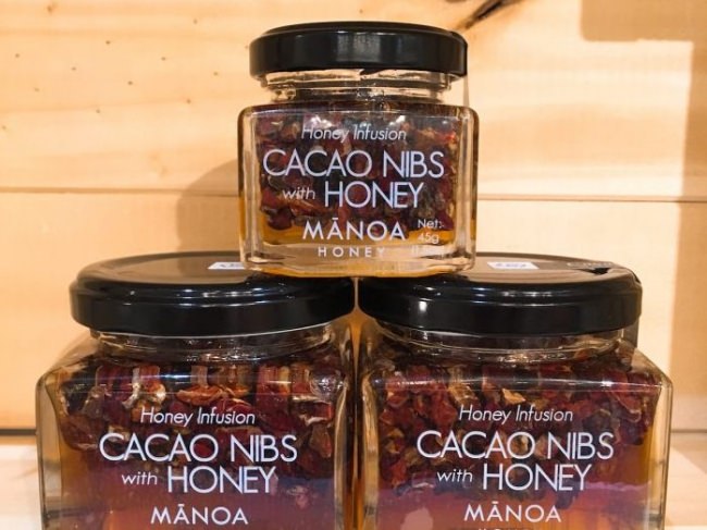 スーパーフードのカカオニブが入った蜂蜜は、まるでダークチョコレートのような味わい