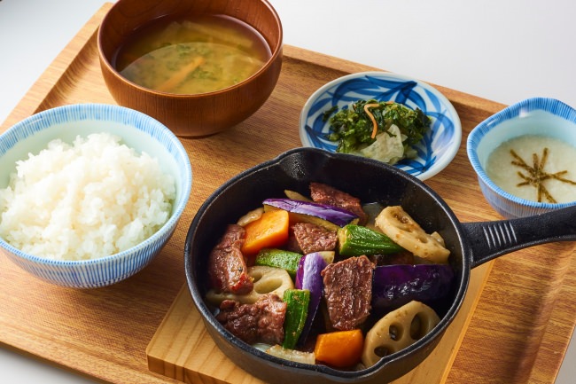 「牛ハラミと野菜のスタミナ炒め定食」1,290円+税