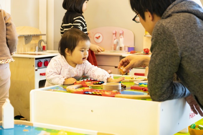おもちゃ会社「KAWADA」プロデュースの木製おもちゃ「HAPE」体験遊びスペース