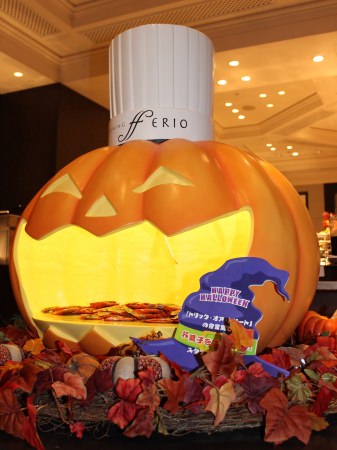 「ダイニング フェリオ」には巨大かぼちゃが登場！