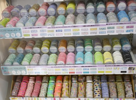 学生や会社員の方向けに文具を品ぞろえいたします。マスキングテープコーナーも誕生！