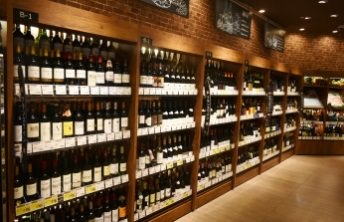 人気のワイン売り場を拡大し、種類を豊富に品ぞろえ、選ぶ楽しさをご提供します。