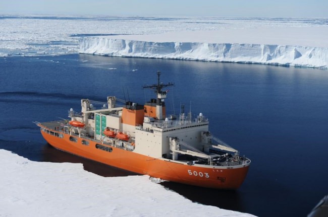 砕氷艦（南極観測船）しらせ