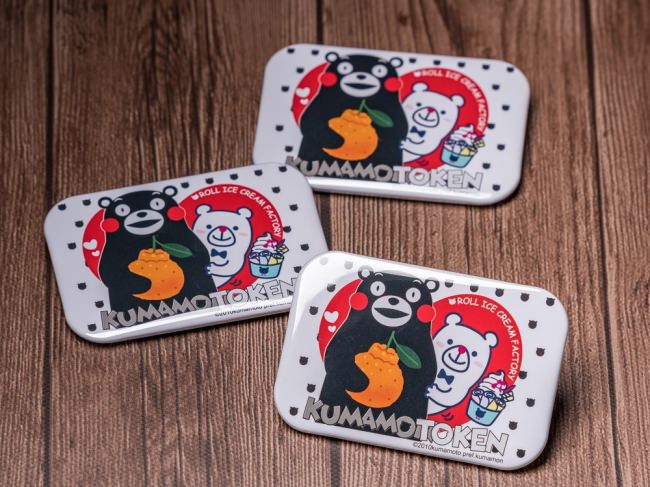 オリジナルのビッグ缶バッジ付き