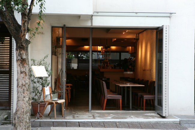 恵比寿の裏路地に佇む隠れ家カフェ＆レストラン「ウラエビス」