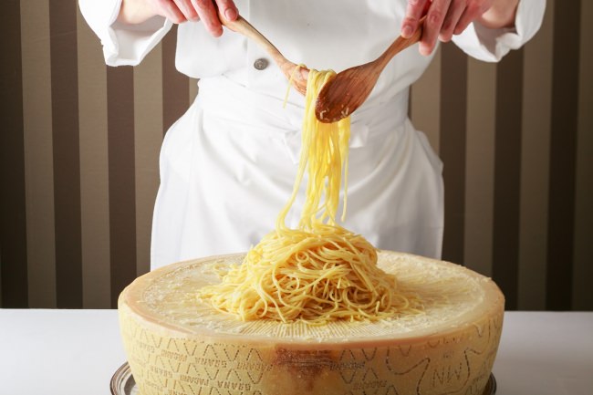 グラナパダーノチーズのスパゲッティ イメージ