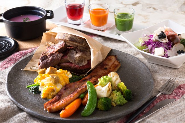神戸牛と世界三大珍味を使った「神戸牛のカンパーニュサンド朝食」