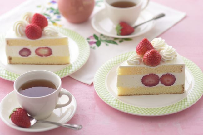 銀座コージーコーナー、新作“苺づくしのプチケーキセット”を1月6日より期間限定販売。