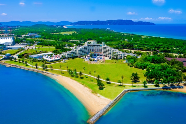 志賀島へと連なる半島沿い「海の中道」海浜公園のリゾートホテル、ザ・ルイガンズ．スパ ＆ リゾート。全国18カ所の国営公園で、公園内に位置する唯一のホテルです。