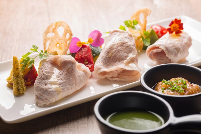 広島県産豚肩ロース肉のしゃぶしゃぶ バジル風味の温野菜添え