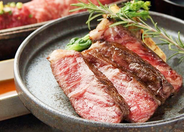 A5黒毛和牛のシャトーブリアンを、1人前1,000円で食べられる【肉の日】イベントを、高級焼肉店「牛の達人」全店で、2月限定で開催いたします。