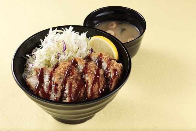 王様メンチ丼　880円 （税込）