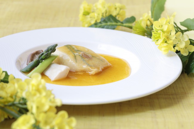 中国料理 皇家龍鳳　「鯛の湯葉包み ウコン生姜風味蒸し」