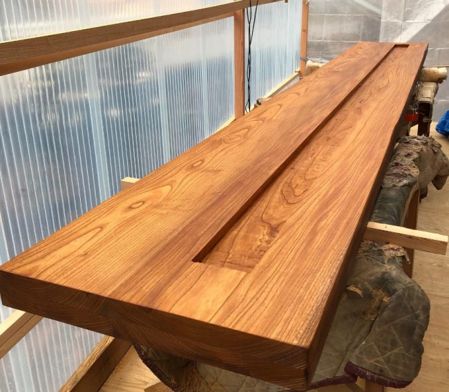 2階「森の工房 in wood」による欅の手作り家具