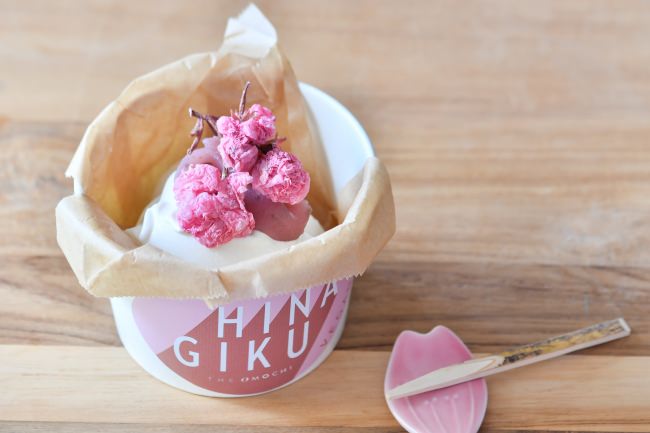 桜あんの豆乳クリームお餅（税込680円、4月末までの限定販売）