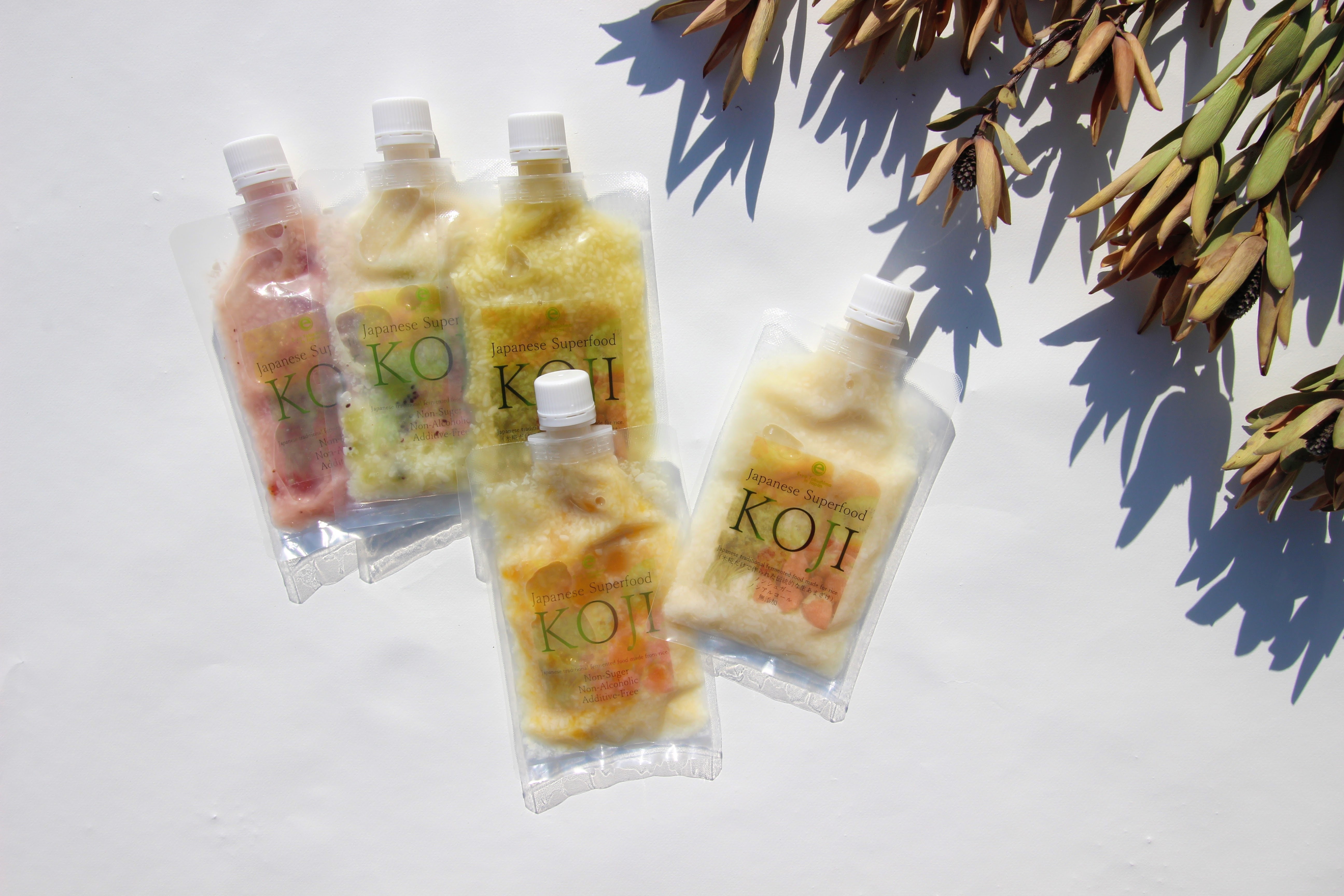 カットフルーツ入りの甘酒「Japanese Superfood KOJI」を
3月18日より販売開始　
～持ち運びに便利なパウチタイプのパッケージ～