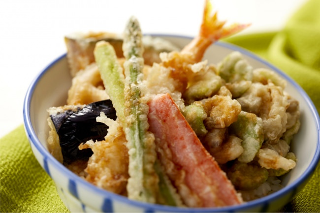 天丼・天ぷら本舗 さん天 あさりとそら豆のかき揚げ天丼 (テイクアウト専用容器にて提供します)