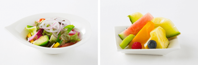 スモールグリーンサラダ（左）　スモールフレッシュフルーツ（右）