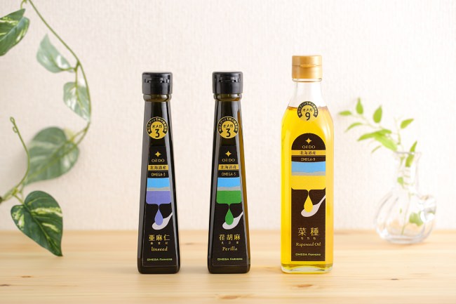 昆虫食の「ANTCICADA」が、蚕沙（カイコの糞）を原料に使用した蒸留酒を「mitosaya薬草園蒸留所」と共同開発。7月26日にリリース、販売開始します。